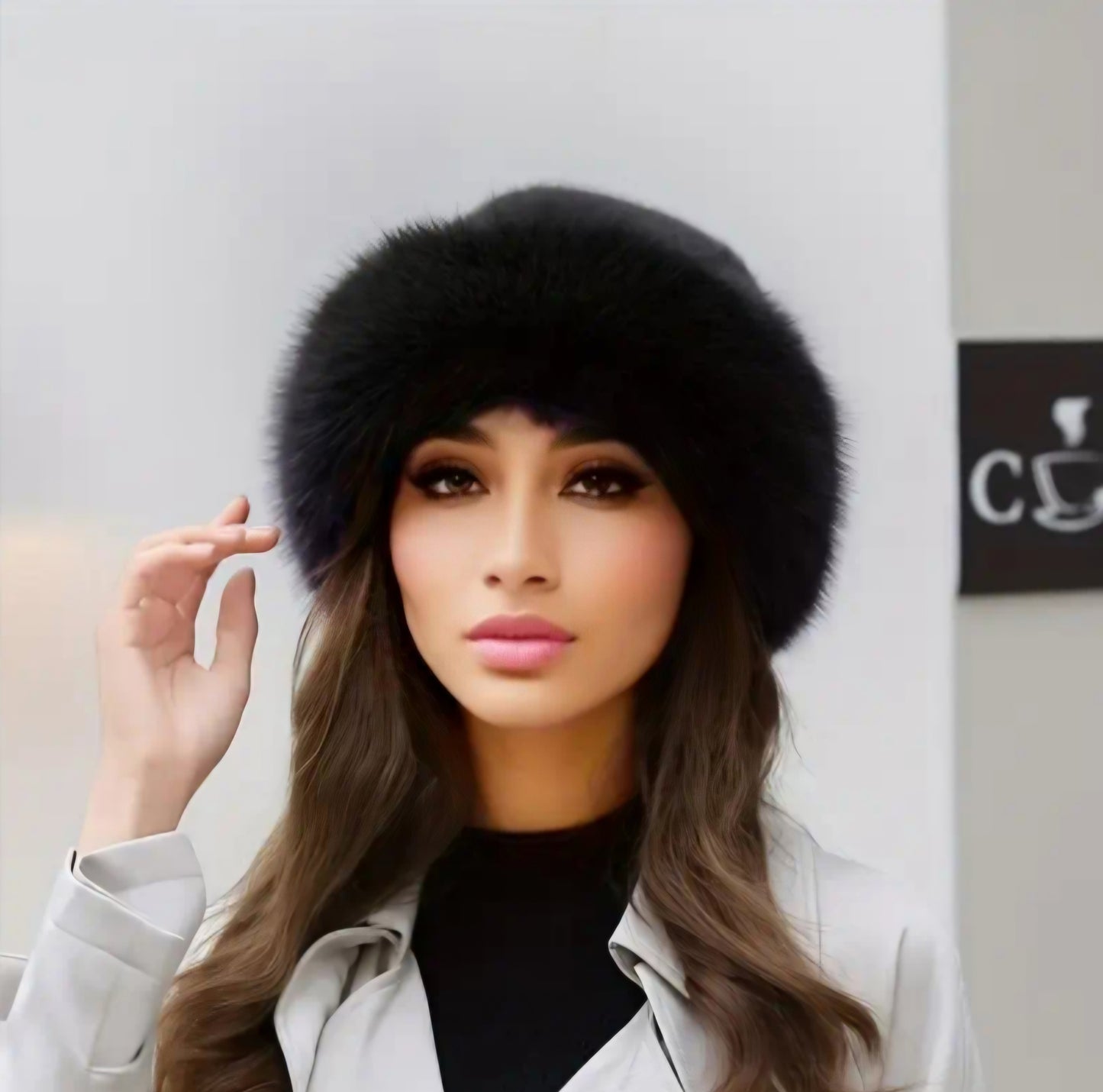 BLACK LUXURIOUS FUR HAT