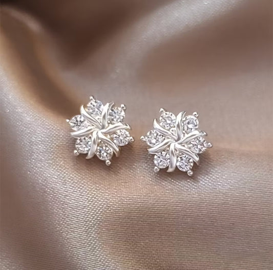 SNOW FLAKE STUD EARRINGS