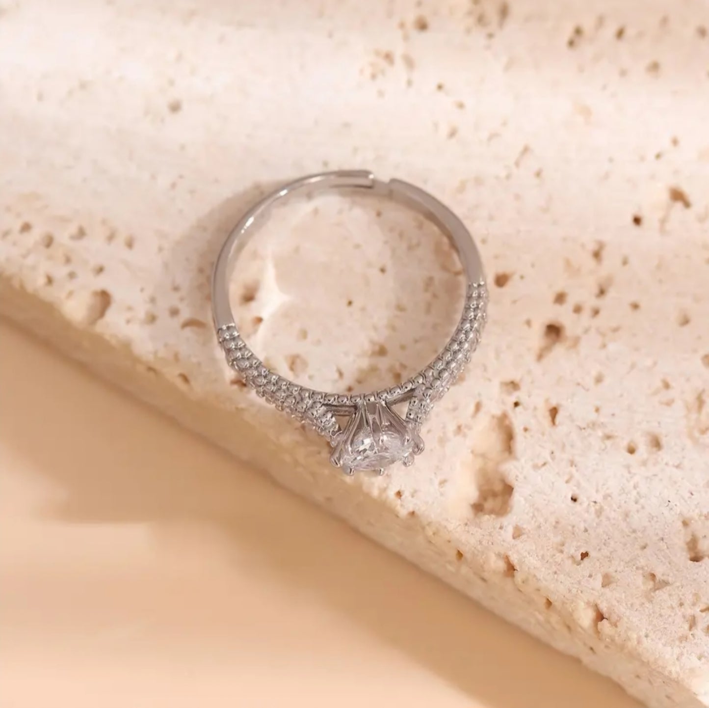 SINGLE SYNTHETIC ZIRCONIA RING