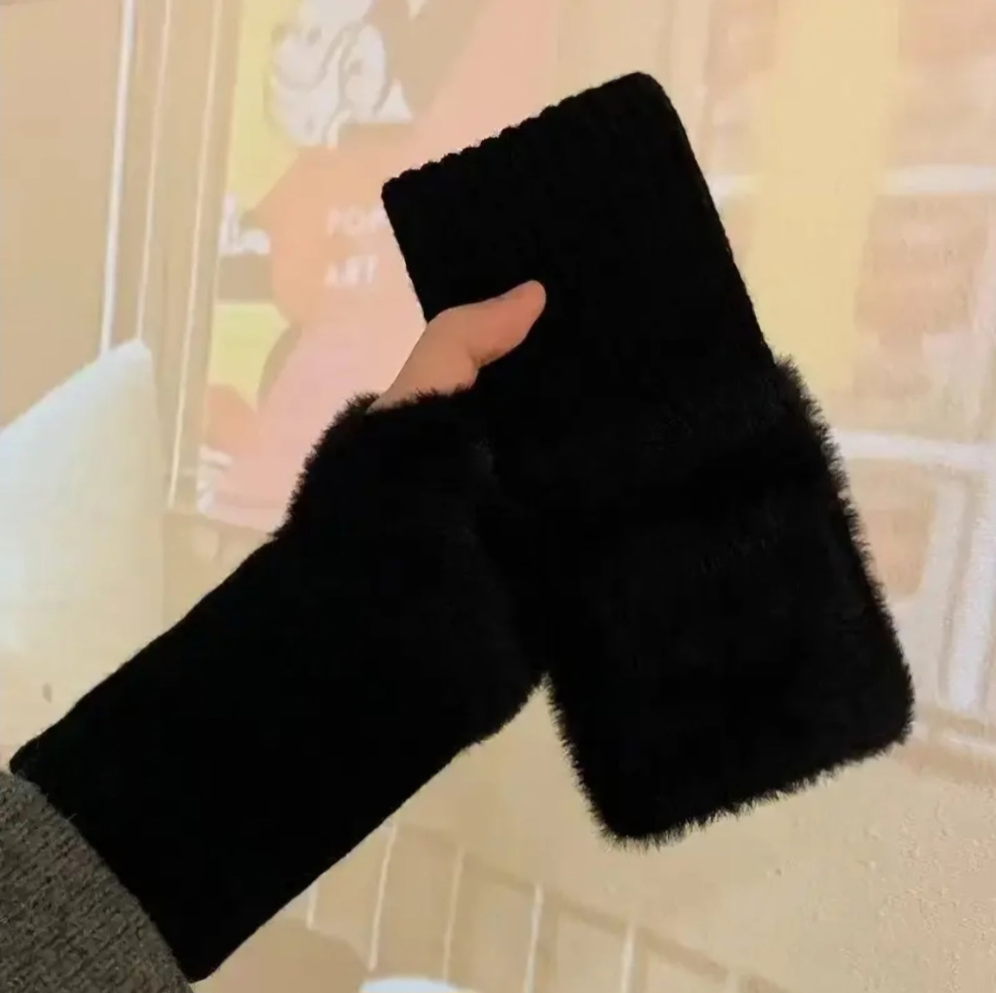 BLACK FINGERLESS WINTER GLOVES