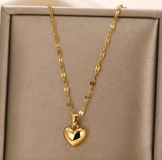 GOLD LOVE HEART NECKLACE