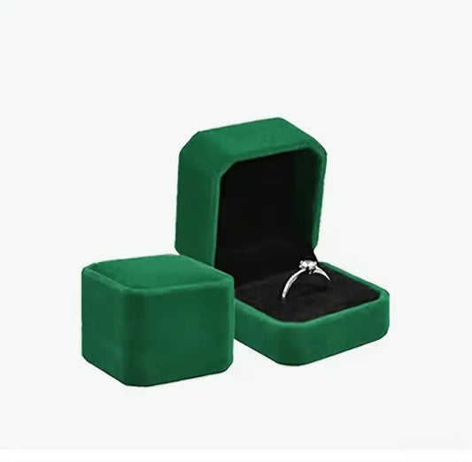 GREEN SQAURED RING BOX
