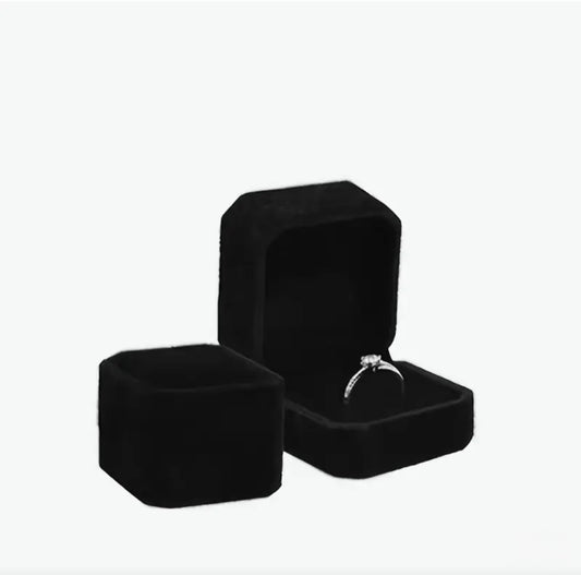 BLACK SQUARED RING BOX