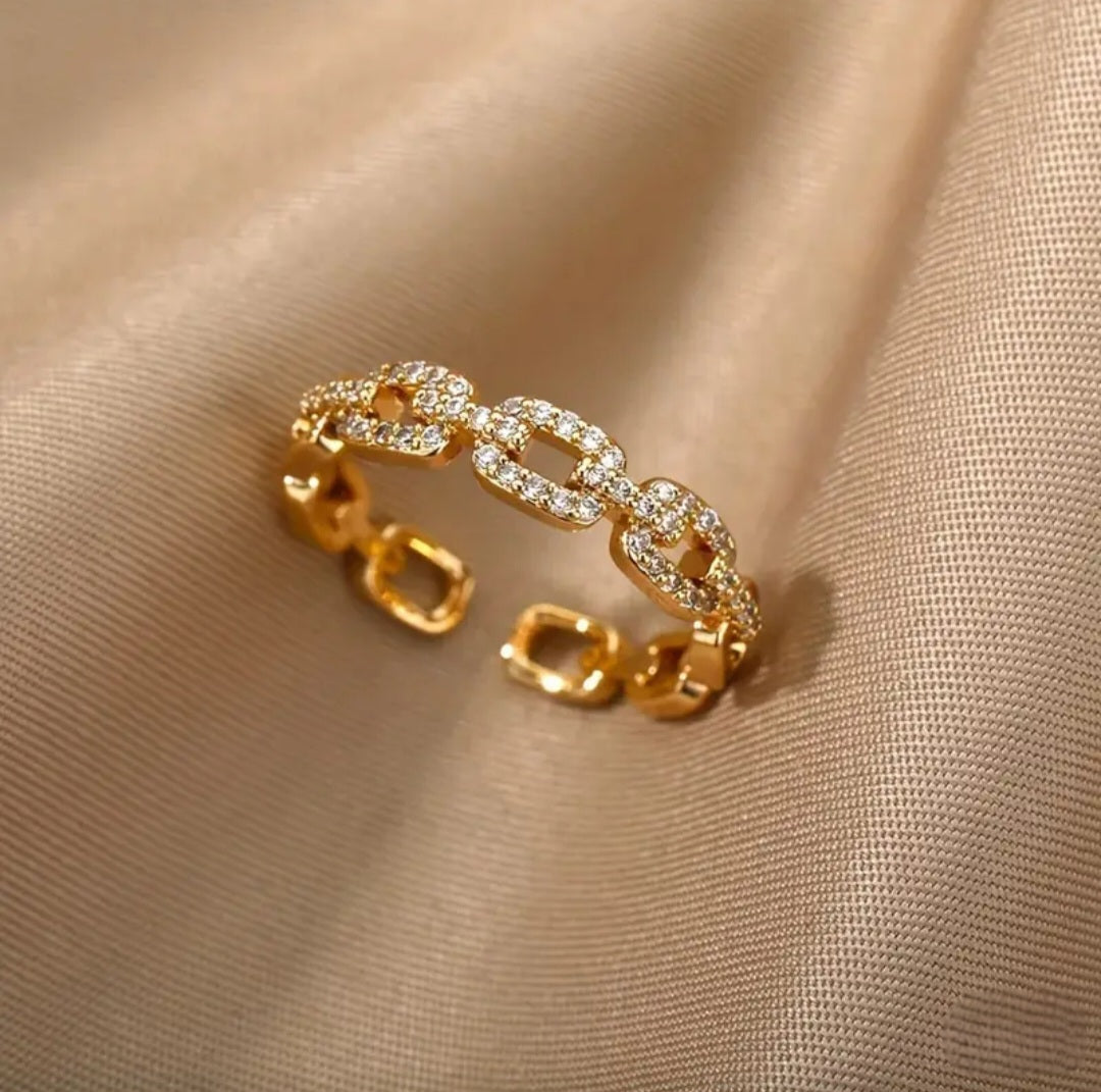 GOLDEN SYNTHETIC ZIRCONIA RING