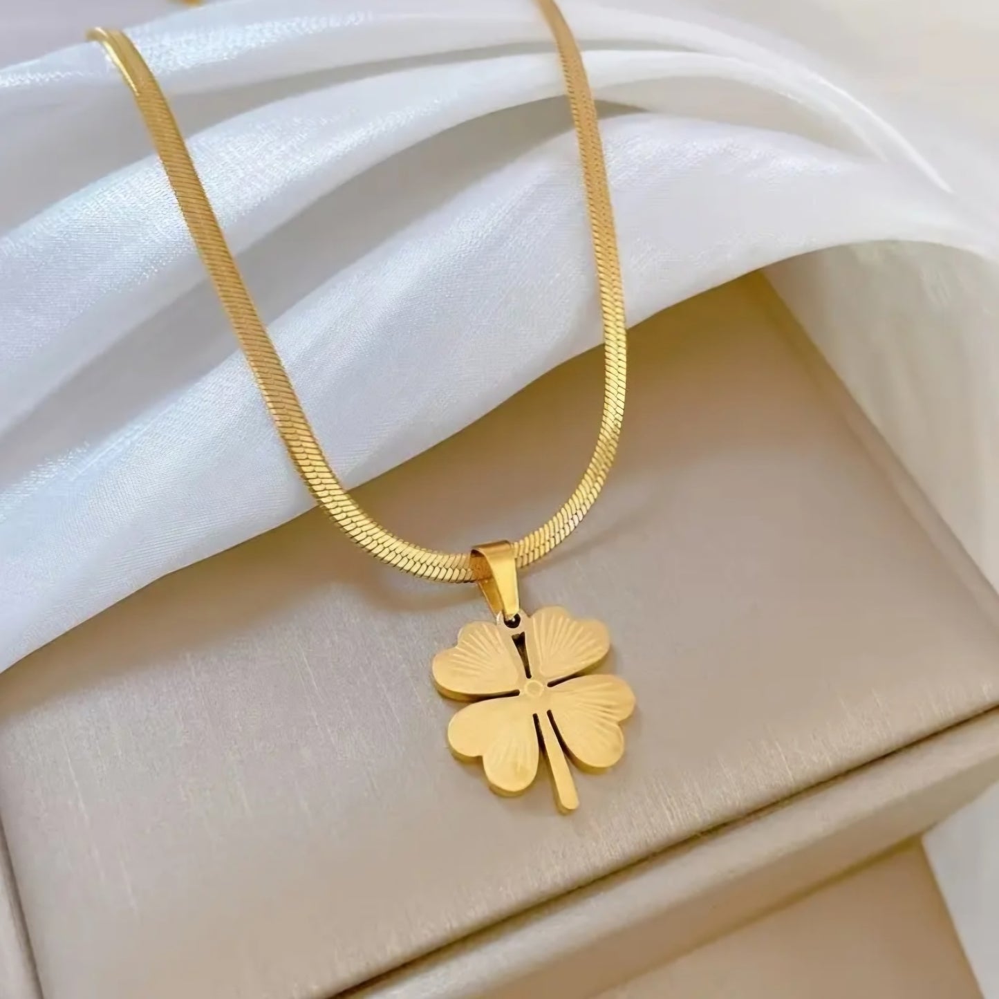 4 LEAF CLOVER NECKLACE
