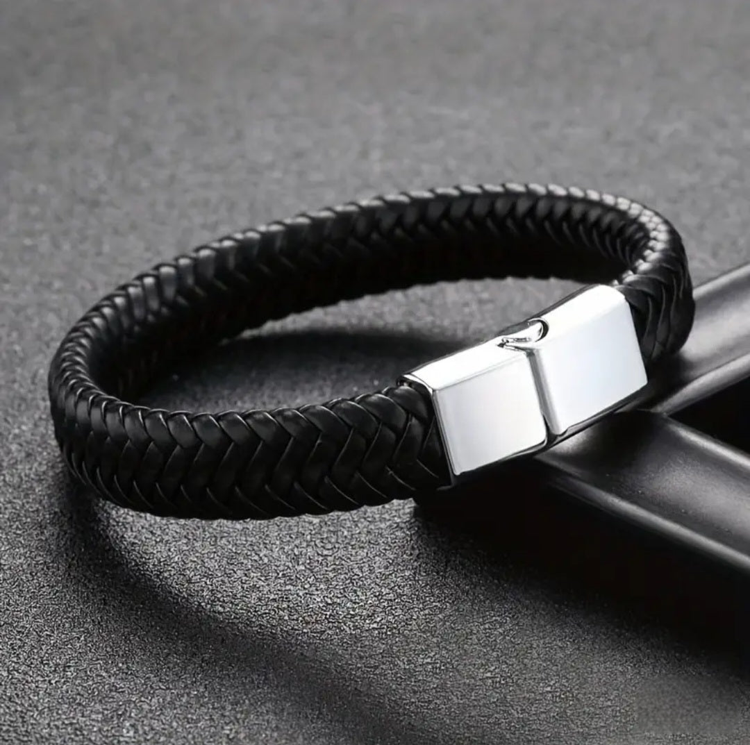 BLACK LEATHER BRACELET