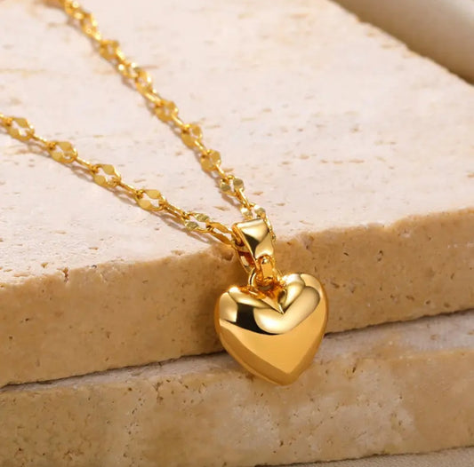 GOLD LOVE HEART NECKLACE