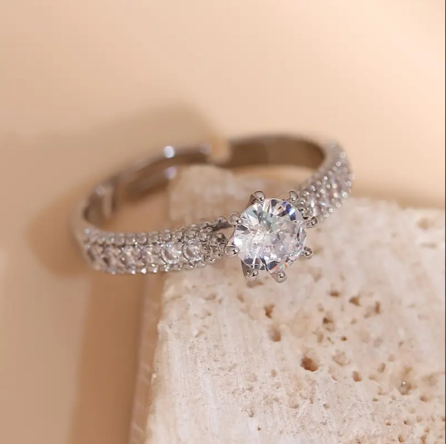 SINGLE SYNTHETIC ZIRCONIA RING