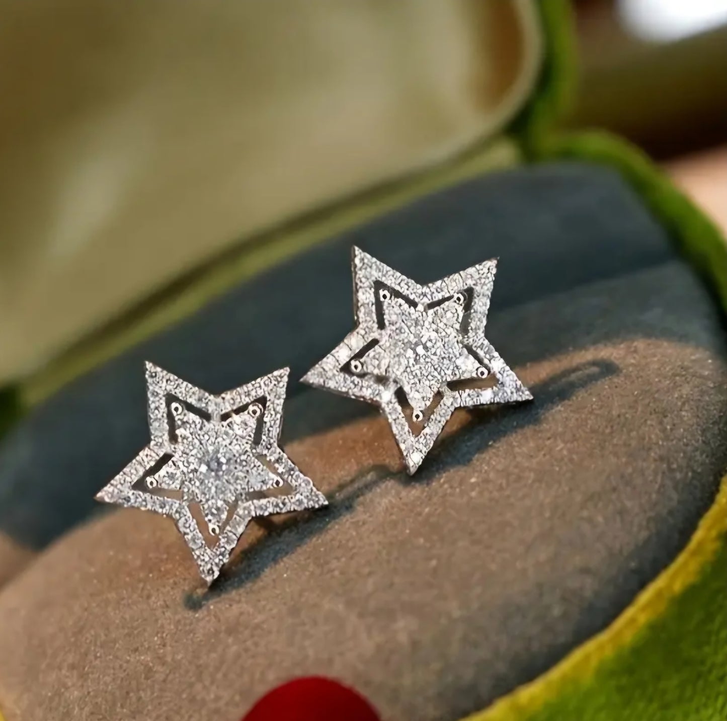 STAR STUD EARRINGS