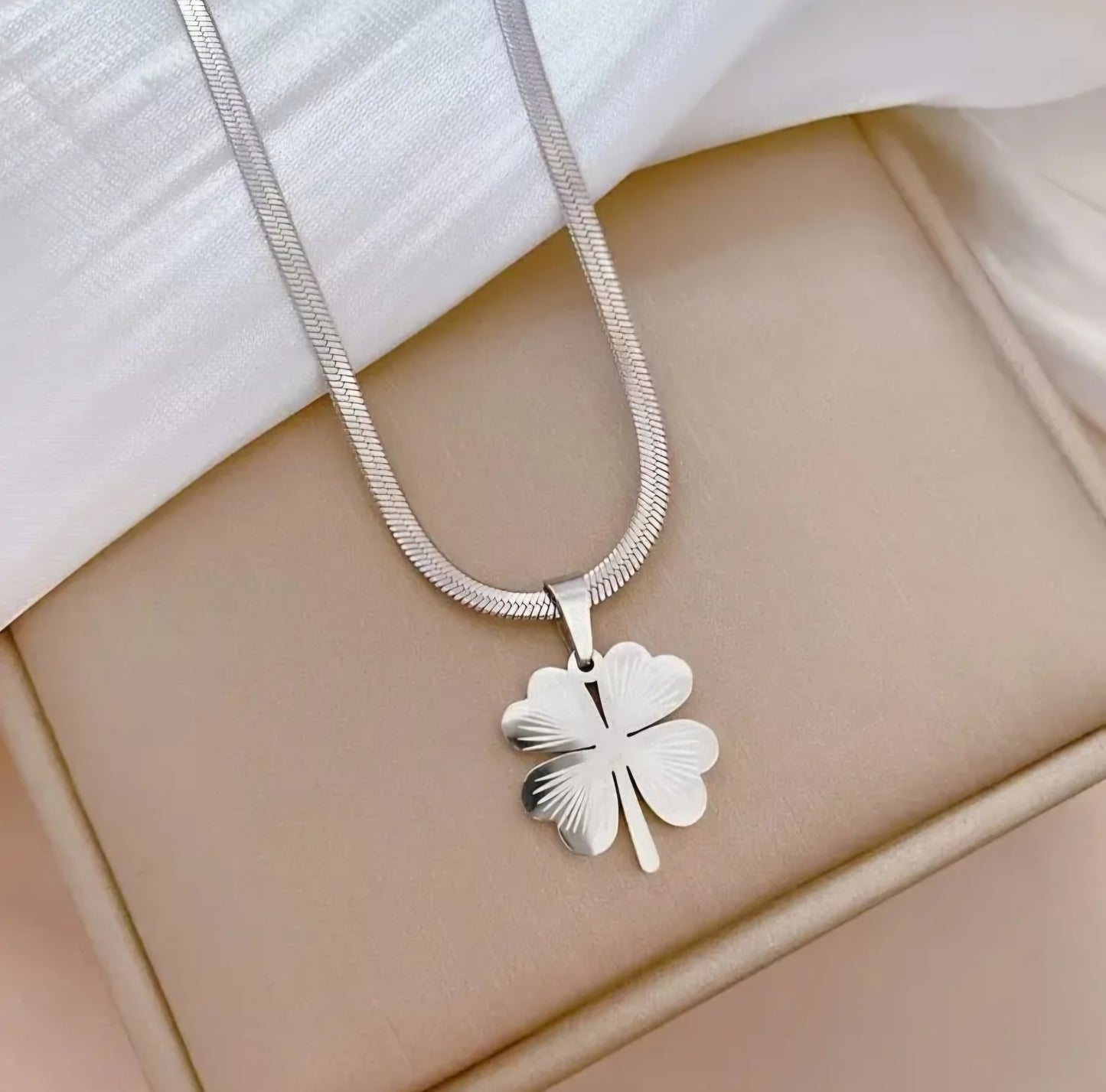 4 LEAF CLOVER NECKLACE
