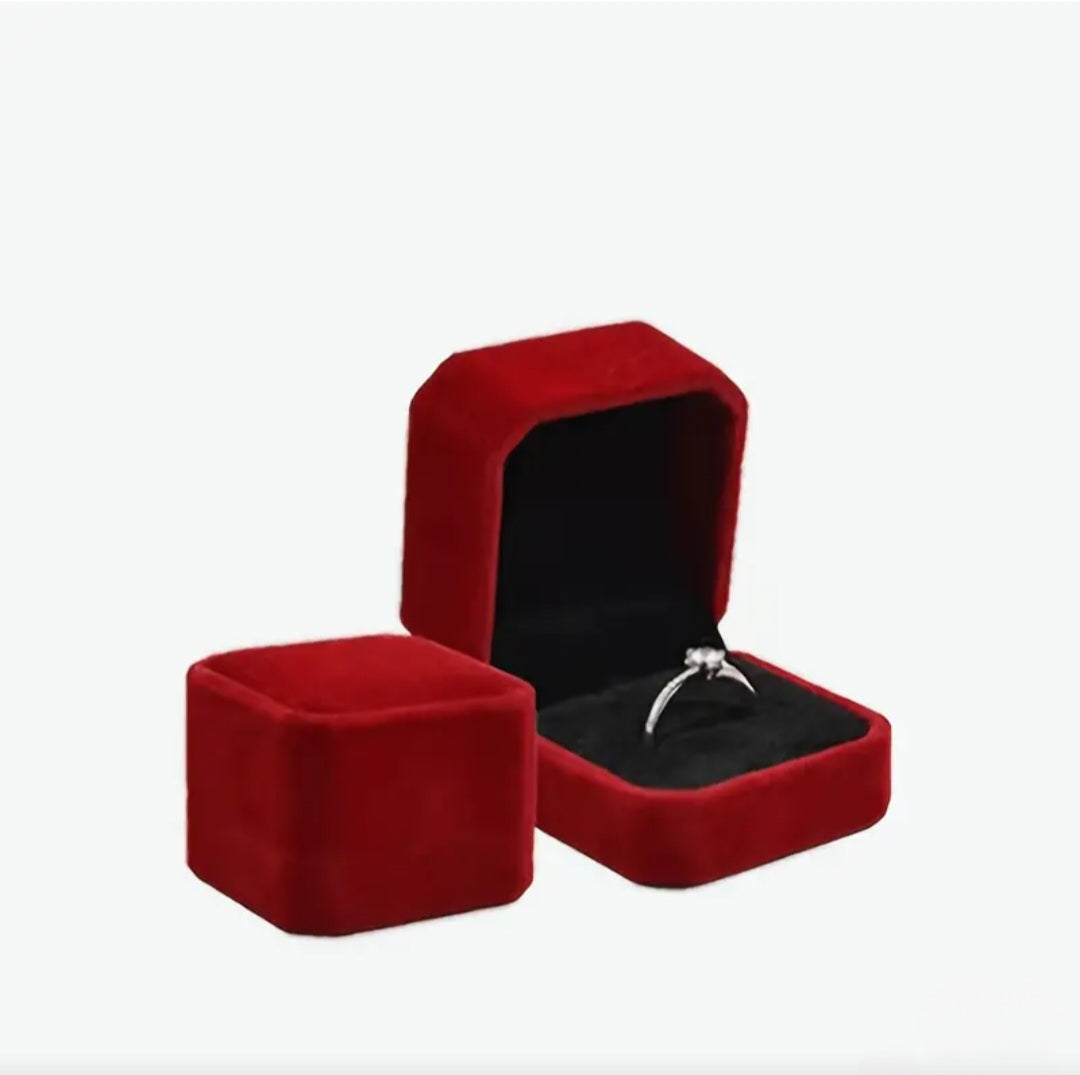 RED SQUARED RING BOX