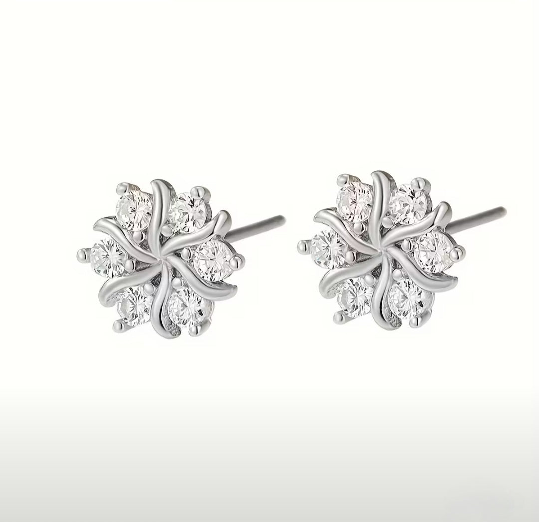 SNOW FLAKE STUD EARRINGS